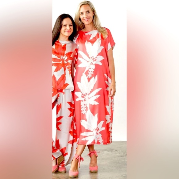 bryn Walker Dresses & Skirts - bryn Walker Kaftan coral and Cream Floral Midi oversized Dress